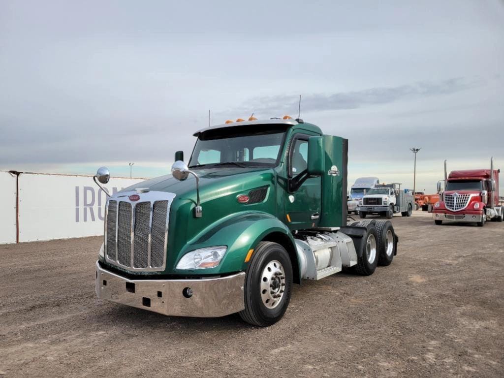 2017 Peterbilt 579 Equipment Image0