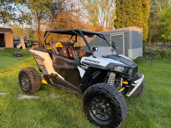 2017 Polaris 1000 Equipment Image0