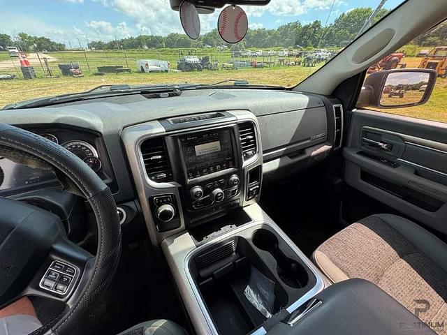 Image of Dodge Ram 1500 equipment image 3
