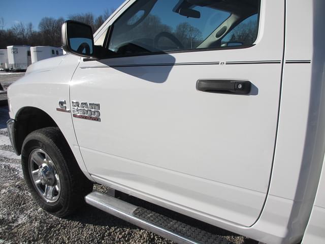 Image of Dodge Ram 2500HD equipment image 3