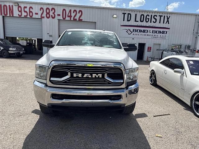 Image of Dodge Ram 2500 equipment image 2