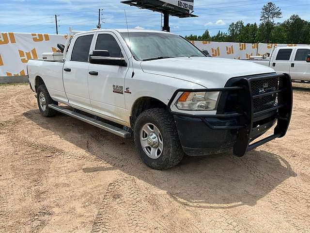 Image of Dodge Ram 3500 equipment image 2