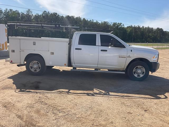 Image of Dodge Ram 3500HD equipment image 3