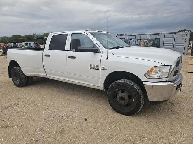 Image of Dodge Ram 3500 equipment image 2