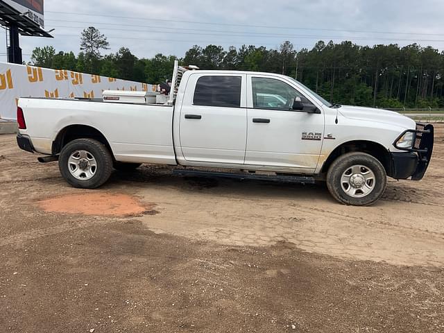 Image of Dodge Ram 3500HD equipment image 3