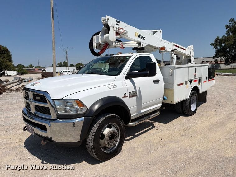 2017 Dodge Ram 5500 Equipment Image0