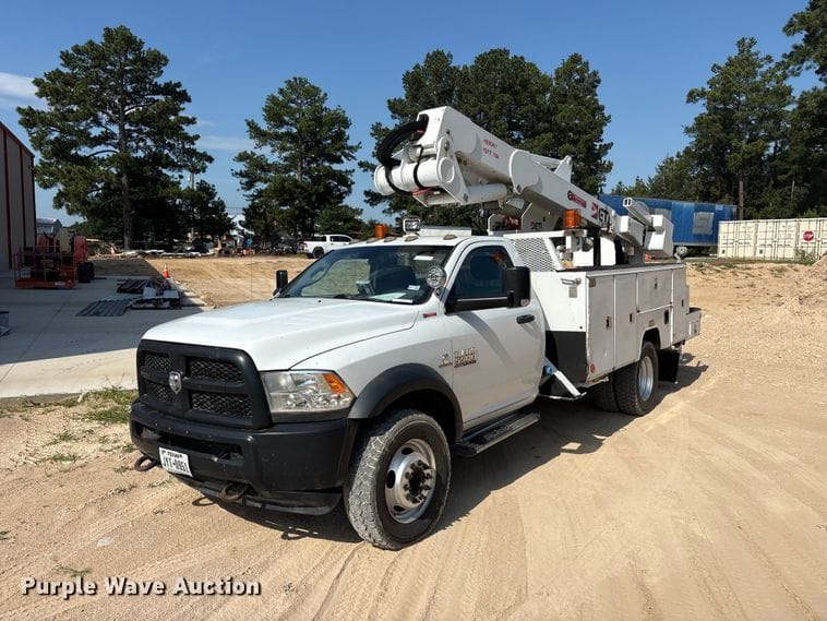 2017 Dodge Ram 5500 Equipment Image0
