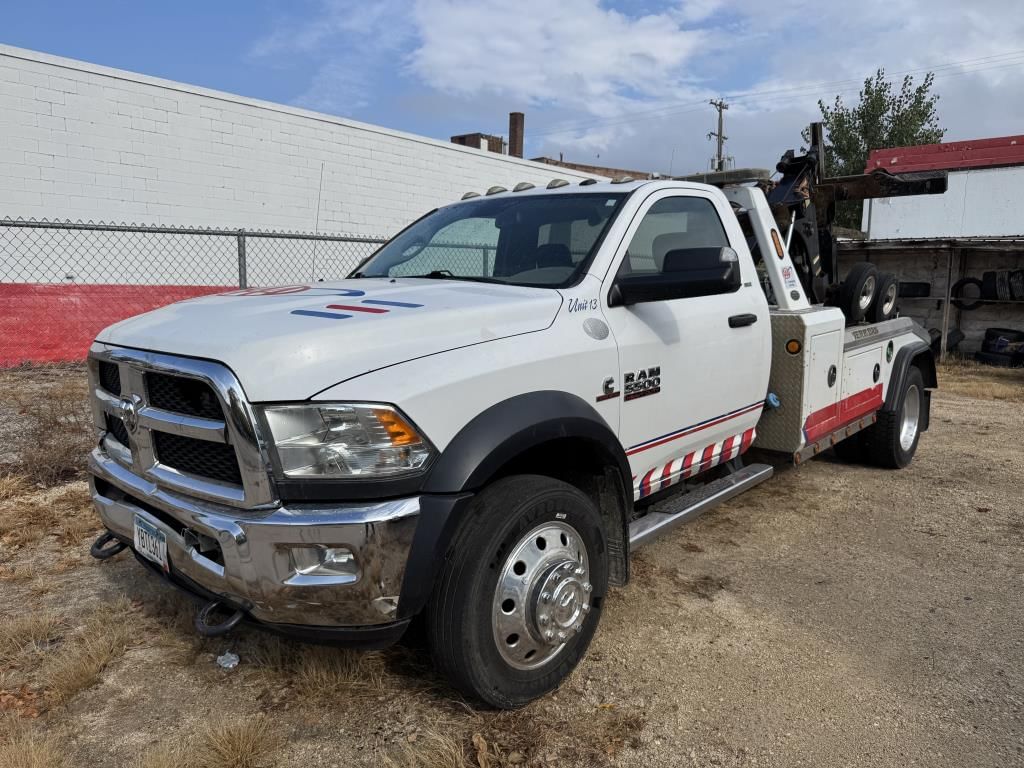 2017 Dodge Ram 5500 Equipment Image0