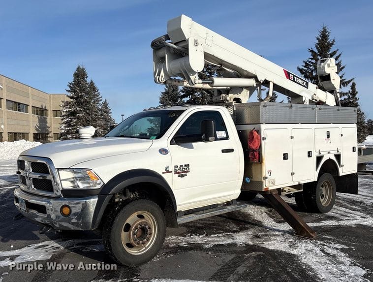 2017 Dodge Ram 5500 Equipment Image0