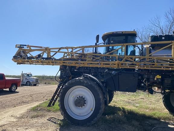 Image of RoGator RG1100B equipment image 2