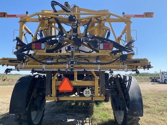 Image of RoGator RG1100B equipment image 4