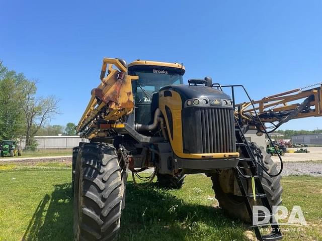 Image of RoGator RG1300 equipment image 3