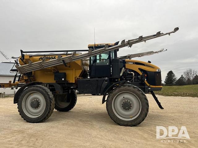 Image of RoGator RG1300B equipment image 2