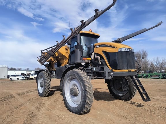 2017 RoGator RG1300B Equipment Image0