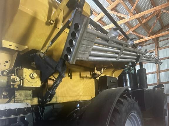 Image of RoGator RG1300B equipment image 2