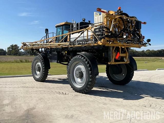 Image of RoGator RG1100 equipment image 2