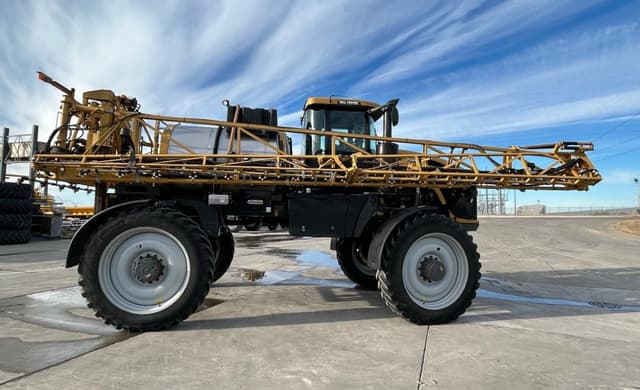 Image of RoGator RG1100B equipment image 1
