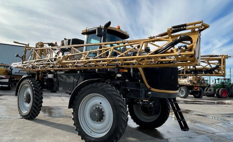 2017 RoGator RG1100B Equipment Image0