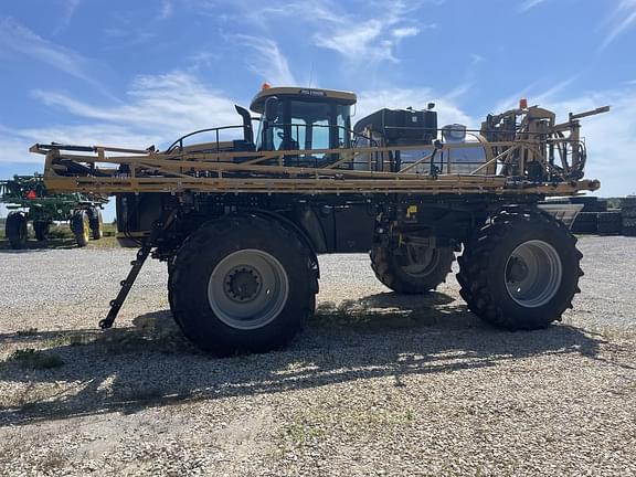 Image of RoGator RG1100B equipment image 1