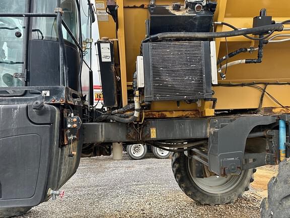 Image of RoGator RG1100B equipment image 3