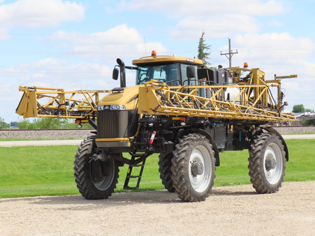 2017 RoGator RG1100B Equipment Image0