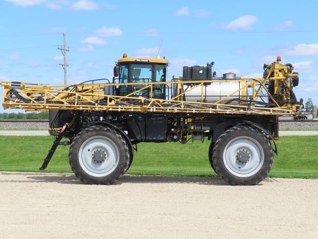 Image of RoGator RG1100B equipment image 1
