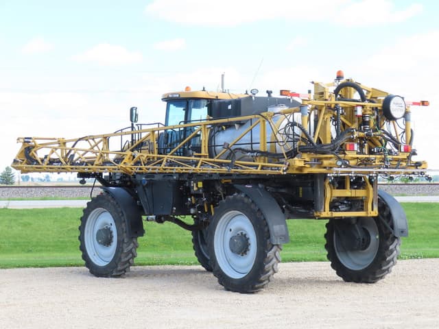 Image of RoGator RG1100B equipment image 2