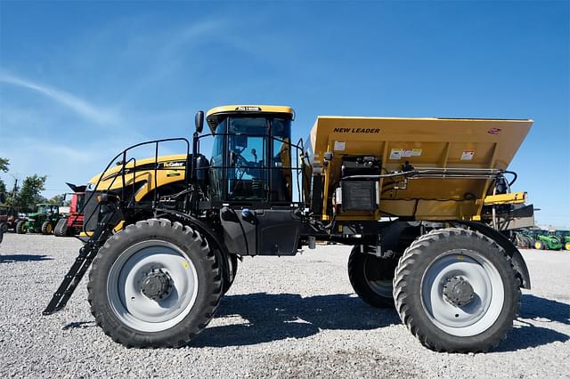 Image of RoGator RG1300B equipment image 2