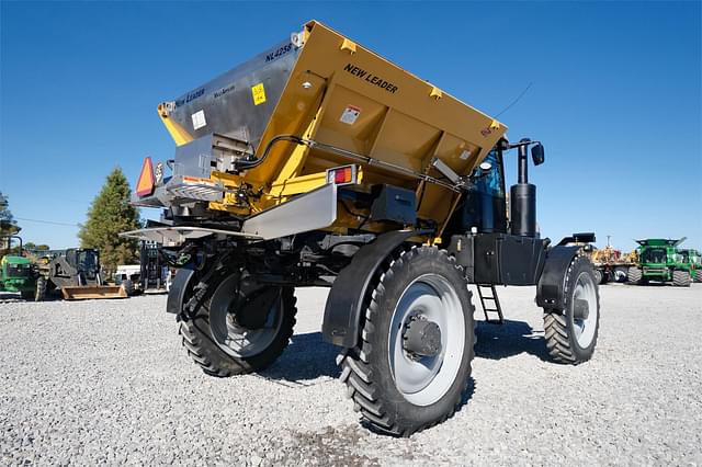 Image of RoGator RG1300B equipment image 4