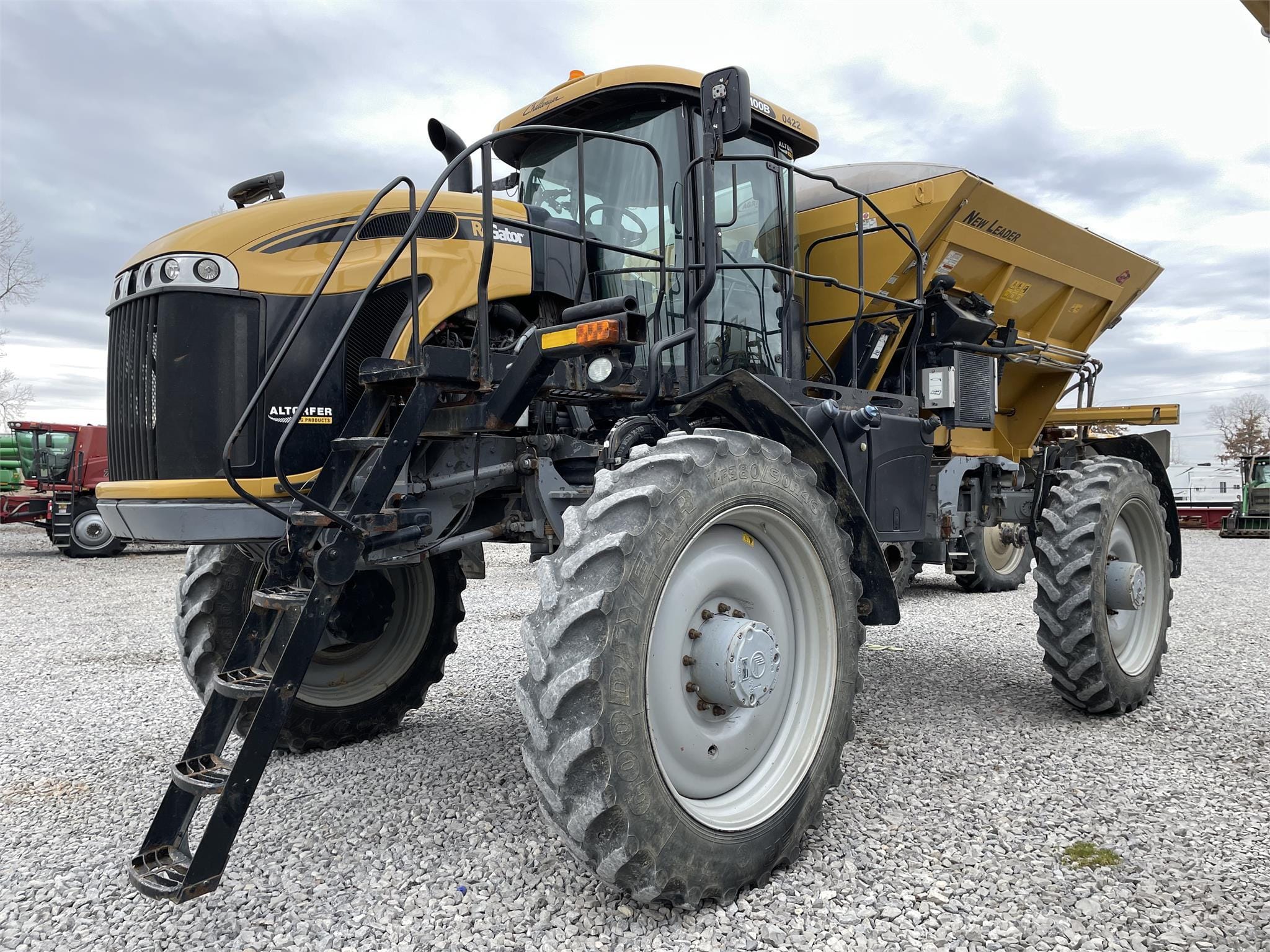 2017 RoGator RG1100B Equipment Image0