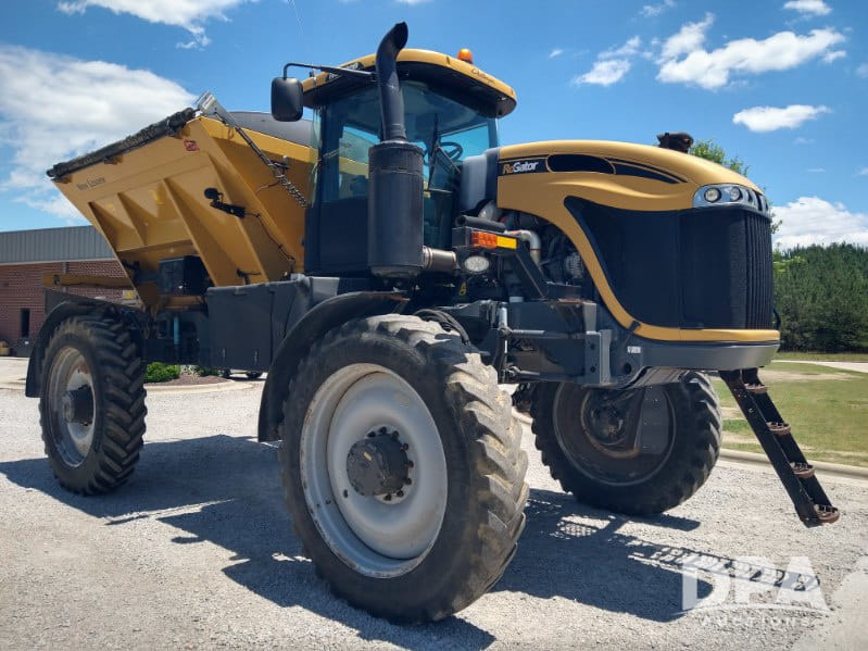2017 RoGator RG1100B Equipment Image0
