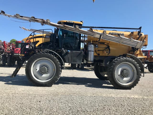 Image of RoGator RG1300 equipment image 2