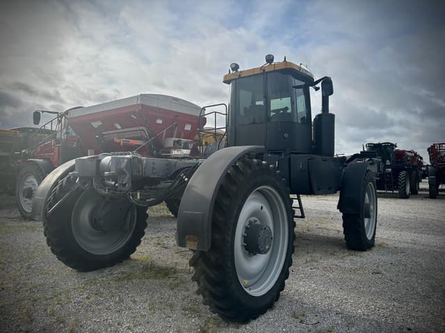 Image of RoGator RG1300 equipment image 3