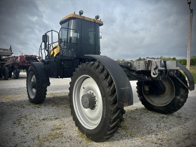 Image of RoGator RG1300 equipment image 1