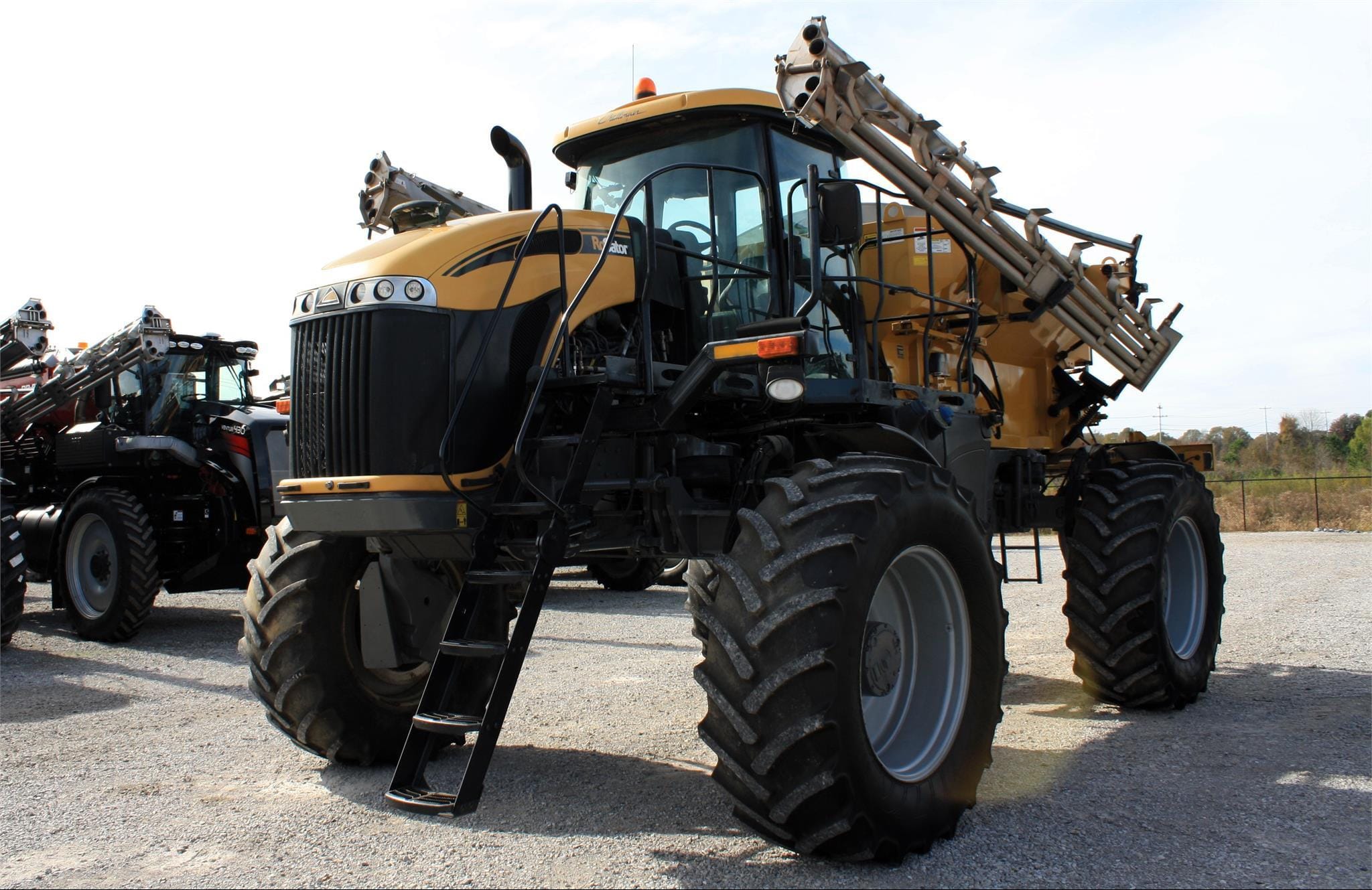 2017 RoGator RG1300B Equipment Image0