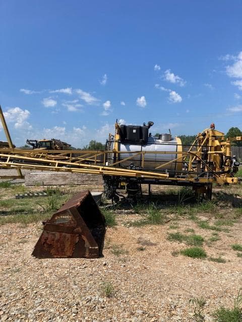 Image of RoGator RG1300B equipment image 4