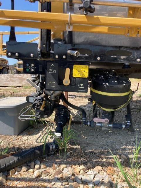 Image of RoGator RG1300B equipment image 3