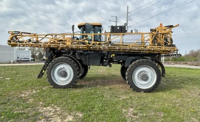 Image of RoGator RG1300B equipment image 2