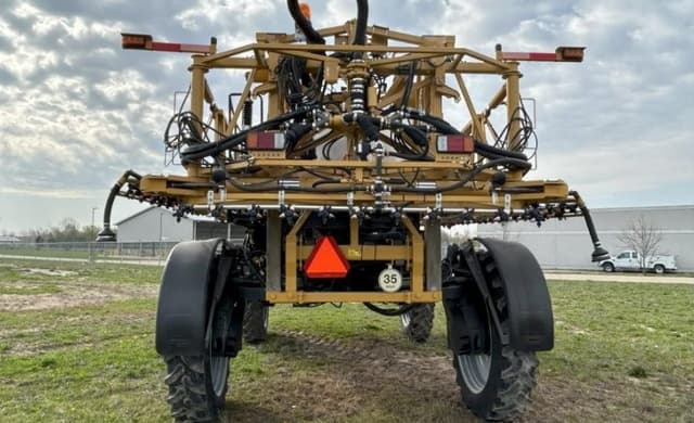 Image of RoGator RG1300B equipment image 4