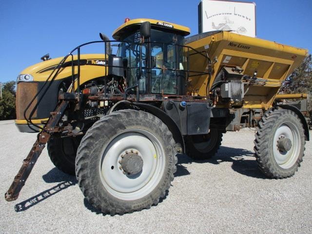 2017 RoGator RG1300B Equipment Image0