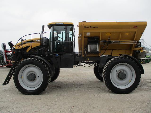 Image of RoGator RG1300B equipment image 3