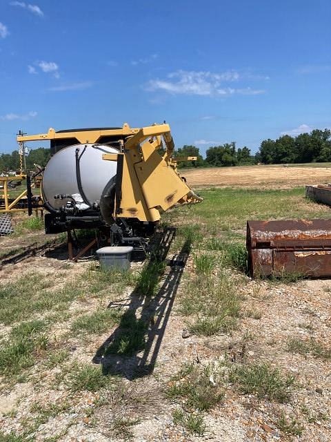 Image of RoGator RG1300 equipment image 1