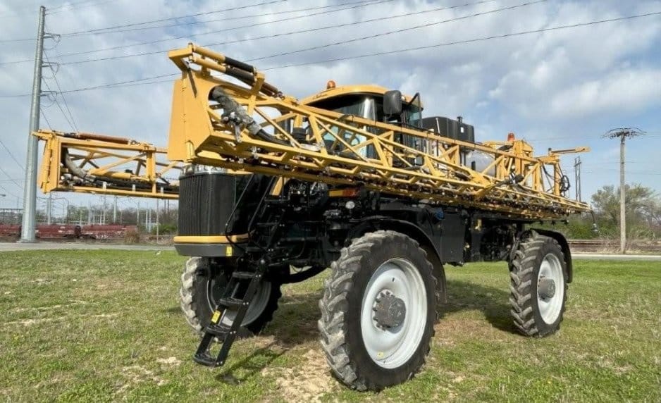 2017 RoGator RG1300B Equipment Image0