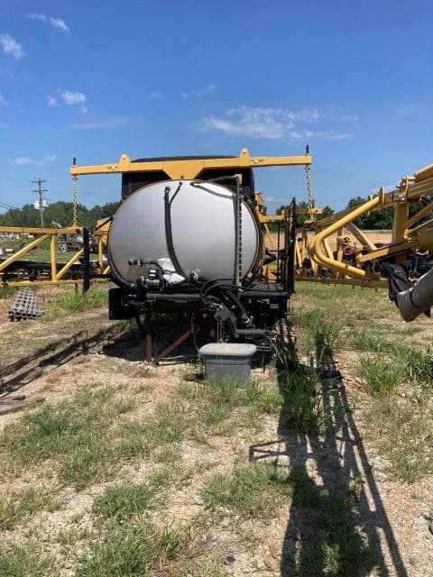 Image of RoGator RG1300B equipment image 2