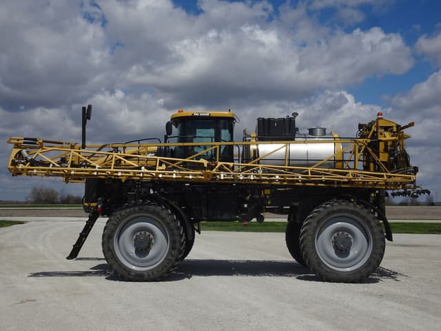 Image of RoGator RG1300B equipment image 4
