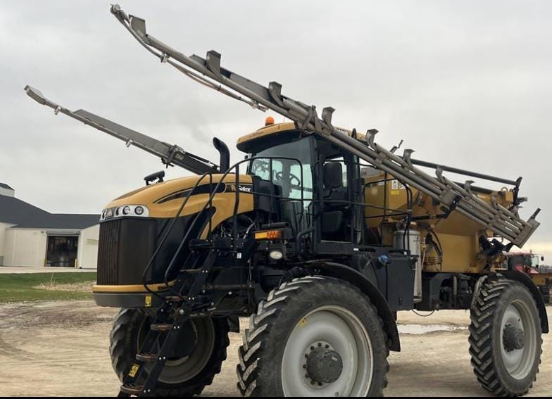2017 RoGator RG1300B Equipment Image0