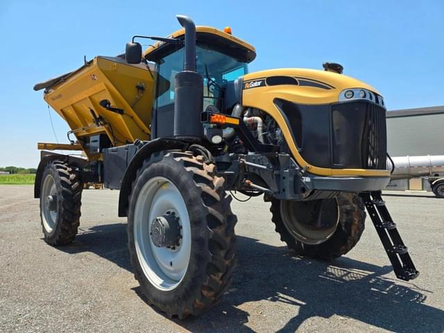Image of RoGator RG1300B equipment image 2