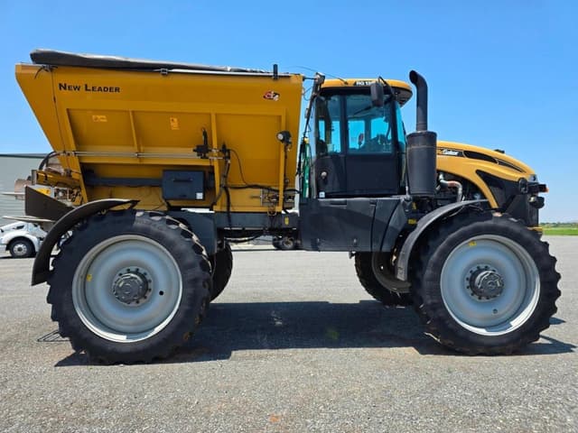 Image of RoGator RG1300B equipment image 4