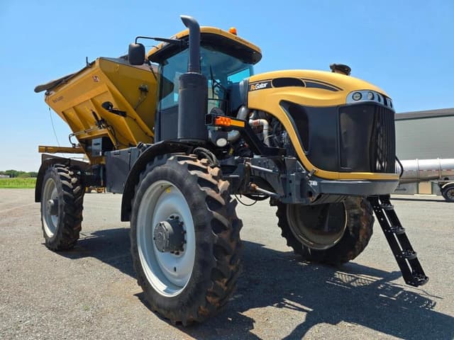 Image of RoGator RG1300B equipment image 2