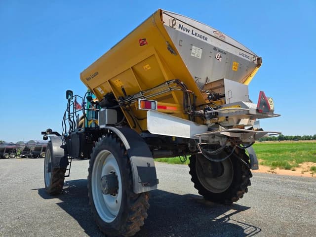 Image of RoGator RG1300B equipment image 3